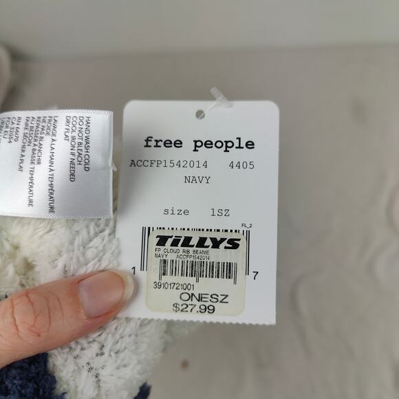 Free People Cloud Rib Beanie Hat Womens One Size Navy Blue Fuzzy Cozy NWT - Picture 4 of 7